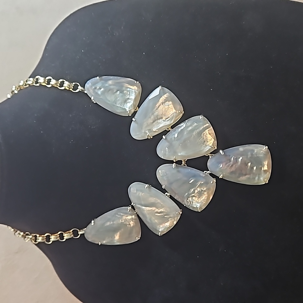 Kendra Scott Harlow Statement Necklace. Gray Illusion